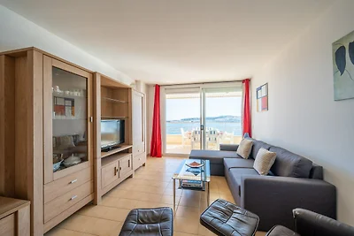 Appartamento fronte mare con accesso alla...