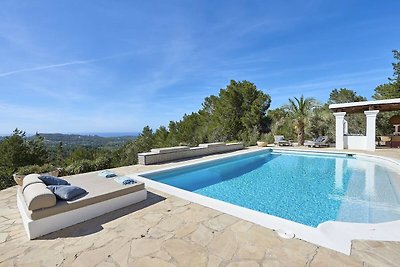 Villa in collina con vista mare