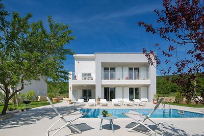 Exklusive Villa in Stanišovi mit Swimmingpool