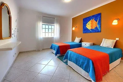 Villa in Guia mit Pool und Meerblick