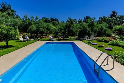 Spacious Family Villa near Beach