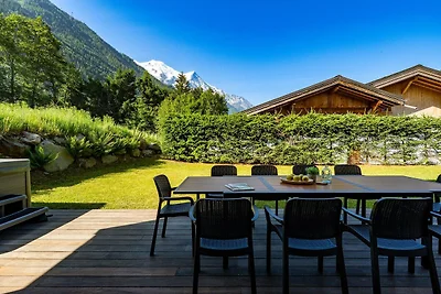 Chalet with Hot Tub & Sauna near Chamonix...