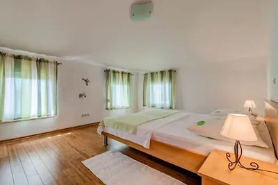 Mise Holiday Apartments - Two bedroom apartme...