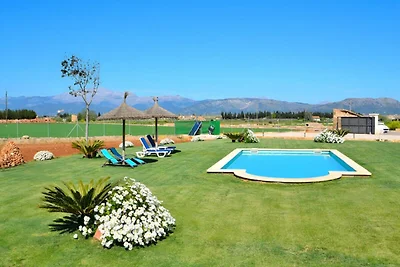 Villa in Muro mit Pool in der Nähe des Strand...