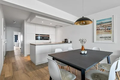 Modernes Apartment mit Meerblickterrasse