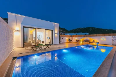 Villa in Kalkan mit Schwimmbecken