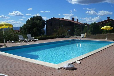 Ein idyllischer Bauernhof mit Swimmingpool