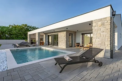 Villa in Buje mit Schwimmbecken