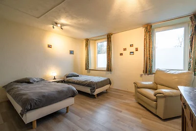 Vakantiehuis in Sourbrodt met privיzwembad