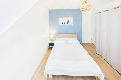 Haus nahe Skidivan Strand mit Garten