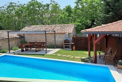 Ferienhaus in TAR mit Schwimmbecken