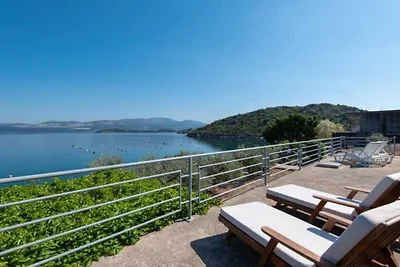 One Bedroom Apartment with Terrace and Sea...