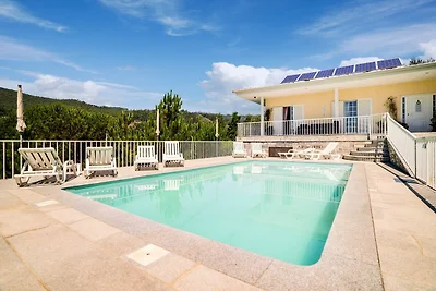 Accogliente Cottage a Penafiel con Piscina