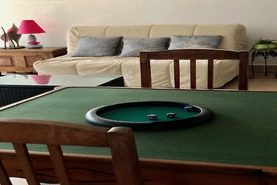 Wohnung und Blick auf den Privatstrand.
