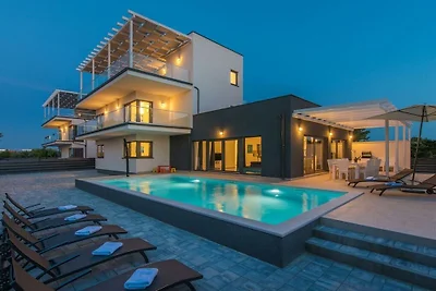 Villa in Premantura mit Schwimmbecken
