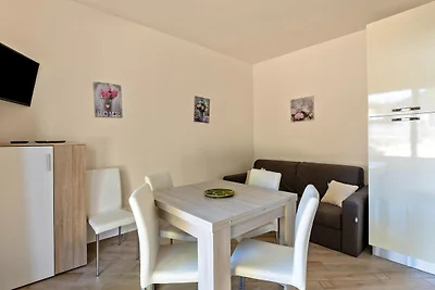 Moderne Wohnung in Badesi mit Garten