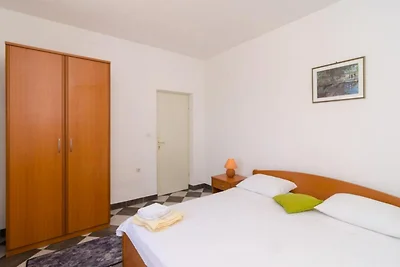Holiday Home Blue Vineyard- Three Bedroom Hou...