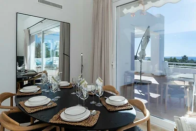 Exclusive 3-bed Penthouse Alcazaba Lagoon...