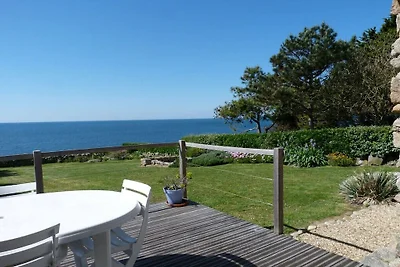 Ferienhaus in Plouhinec mit Terrasse