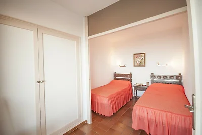 Appartement in Pals bij rustige strand