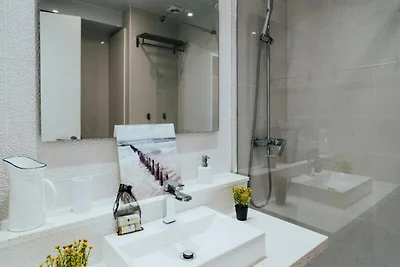 Appartamento con terrazza sul mare e piscina