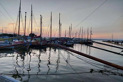 Casa con tetto di paglia sul Bodden con sauna