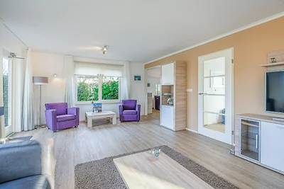 Charmante Villa mit großem Garten am Wasser