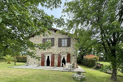 Malerisches Steinhaus mit privatem Garten