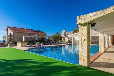 Villa in Dramalj mit Schwimmbecken