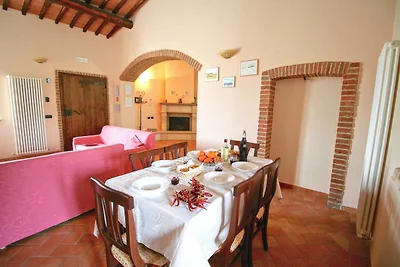 Schönes Bauernhaus in Asciano mit Schwimmbad