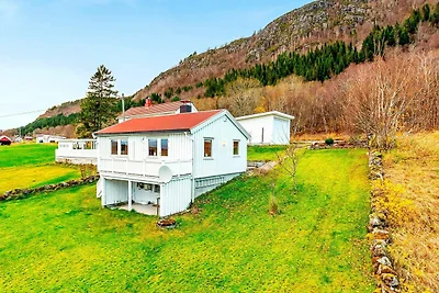 6 Personen Ferienhaus in AVERØY