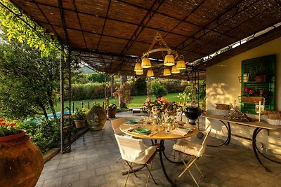 Villa romantica a Pescia con piscina