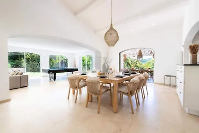 Villa in Valbonne met zwembad en sportvelden