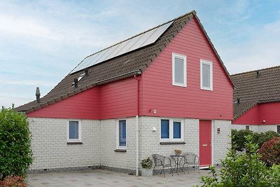 Geräumiges Ferienhaus mit Sauna in Strandnähe