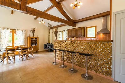 Malerisches Ferienhaus mit Pool