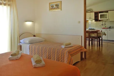 Wohnung im Haus Pink Starigrad Paklenica