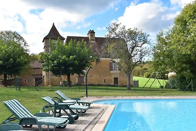Ferienhaus in Besse mit Swimmingpool