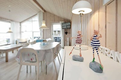 Charmantes Ferienhaus in Sæby mit Meerblick