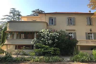 Fourteen-Person Valréas Holiday Home