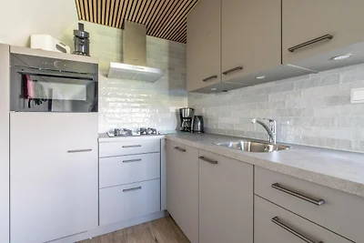 Smaakvol en modern ingerichte 6 persoons...