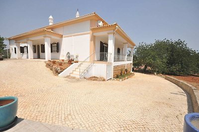 Ferienhaus mit privatem Pool am Ortseingang v...
