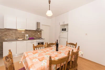 Apartments Mastelić - Three Bedroom Apartment...