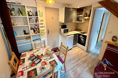 Rustikales Plätzchen am Flussuferweg