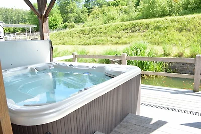 Villa mit Whirlpool und Sauna