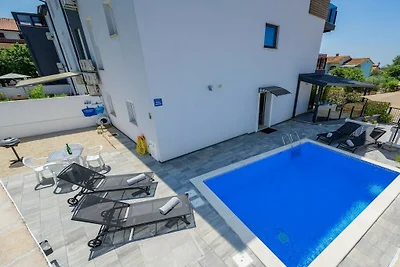 Ferienwohnung in Kukci mit Schwimmbecken