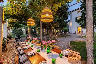 Villa bei Lucca mit Gartenblick
