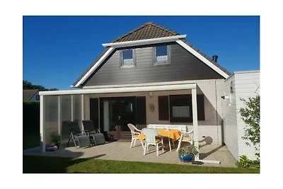 Holiday house in Ouddorp with Swimming Pool