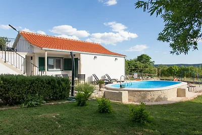 Serene Retreat Holiday Home with Pool - Two B...