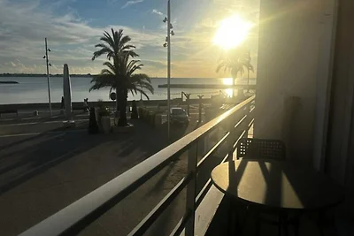 Wohnung in Grau du Roi mit Meerblick