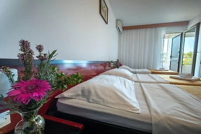 Hotel Issa - Triple Room Sea View
